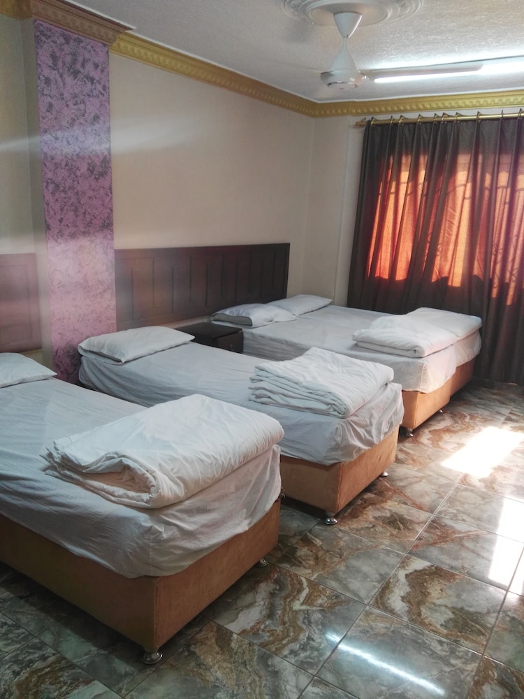 ROOM, QUADRUPLE, PRIVATE BATHROOM