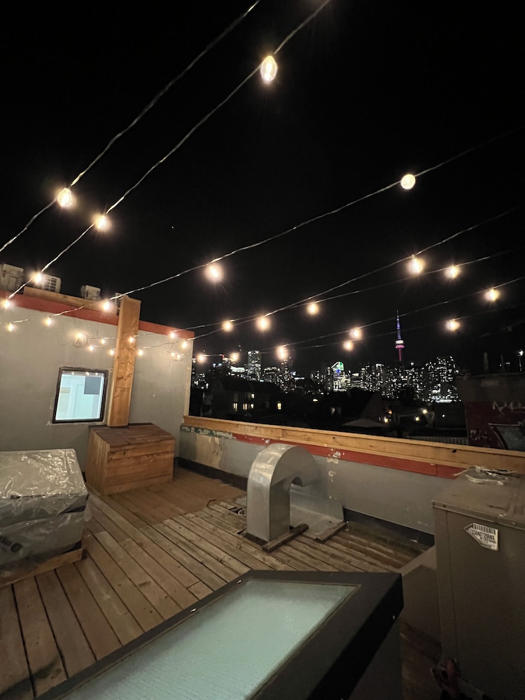 Toronto Rooms And Suites 23/49