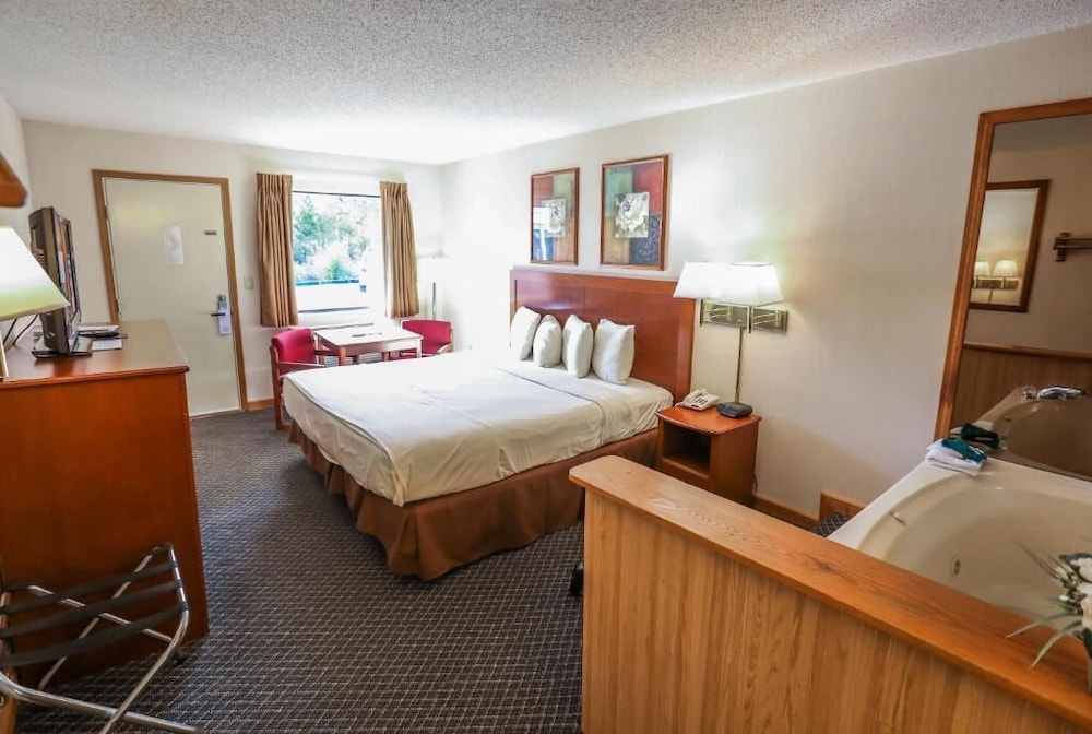 Super 8 by Wyndham Branson Shepherd of the Hills Exwy 28/60