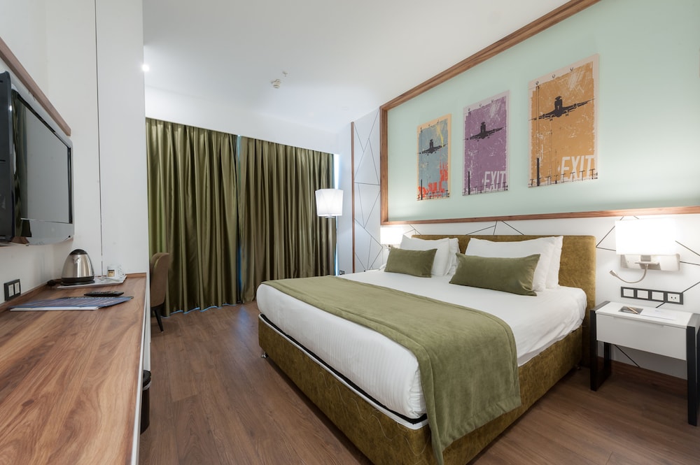 ISG Airport Hotel 13/63