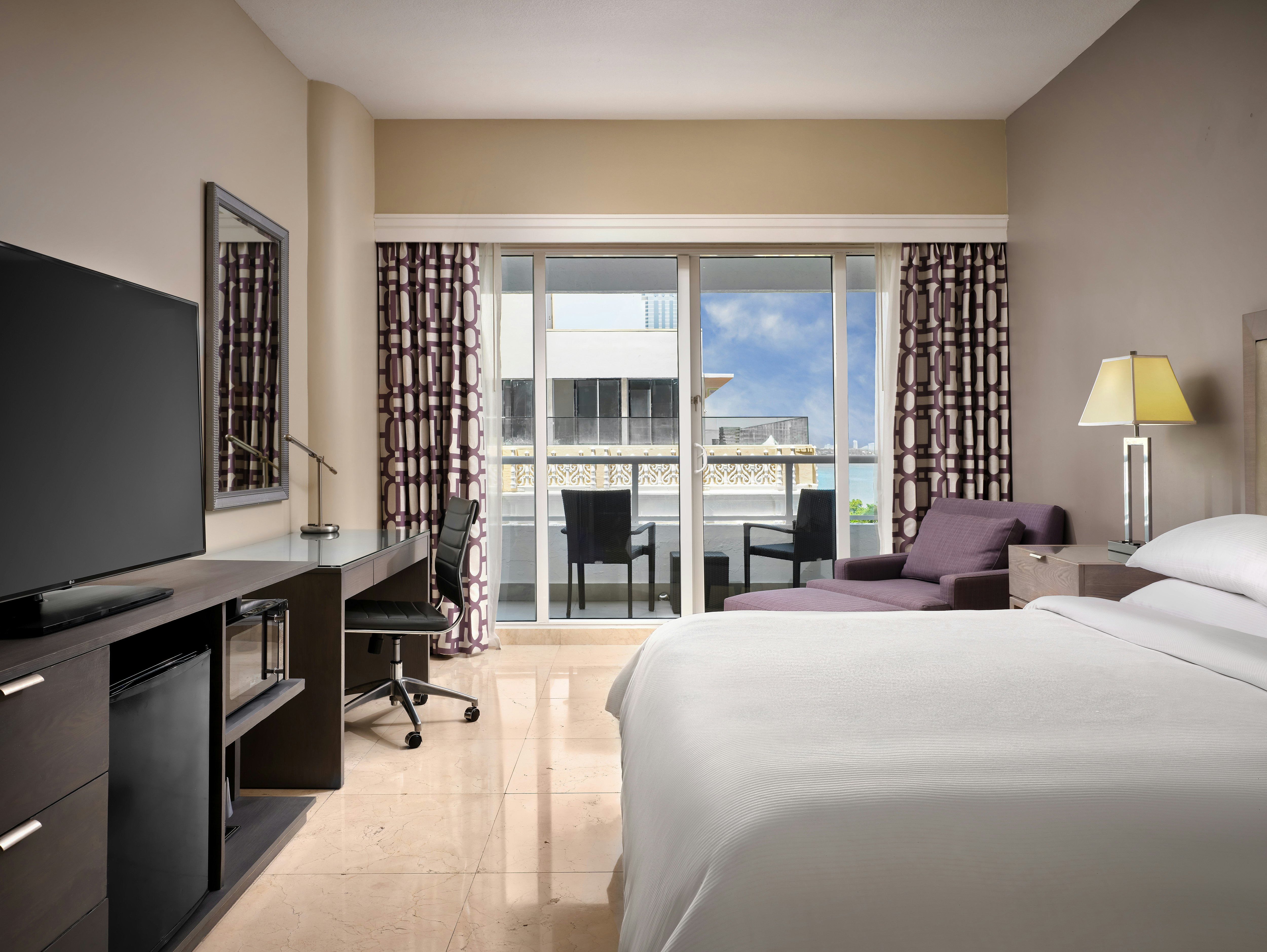 ROOM, KING BED, PARK VIEW, BALCONY
