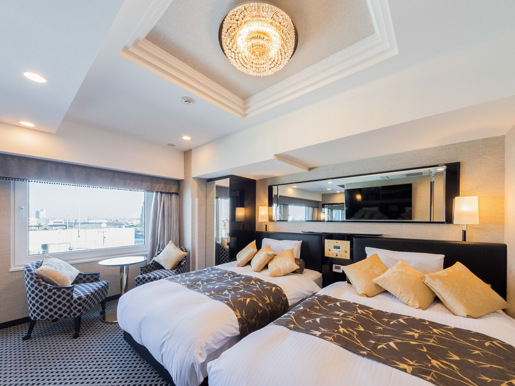 DELUXE, TWIN BEDS