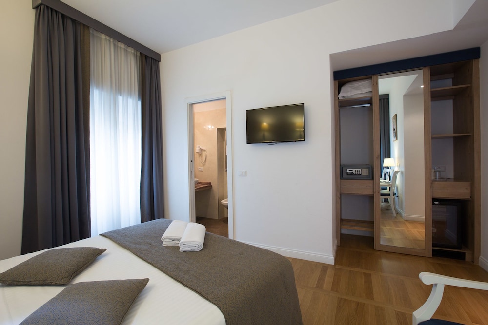 FLORIS HOTEL 23/73