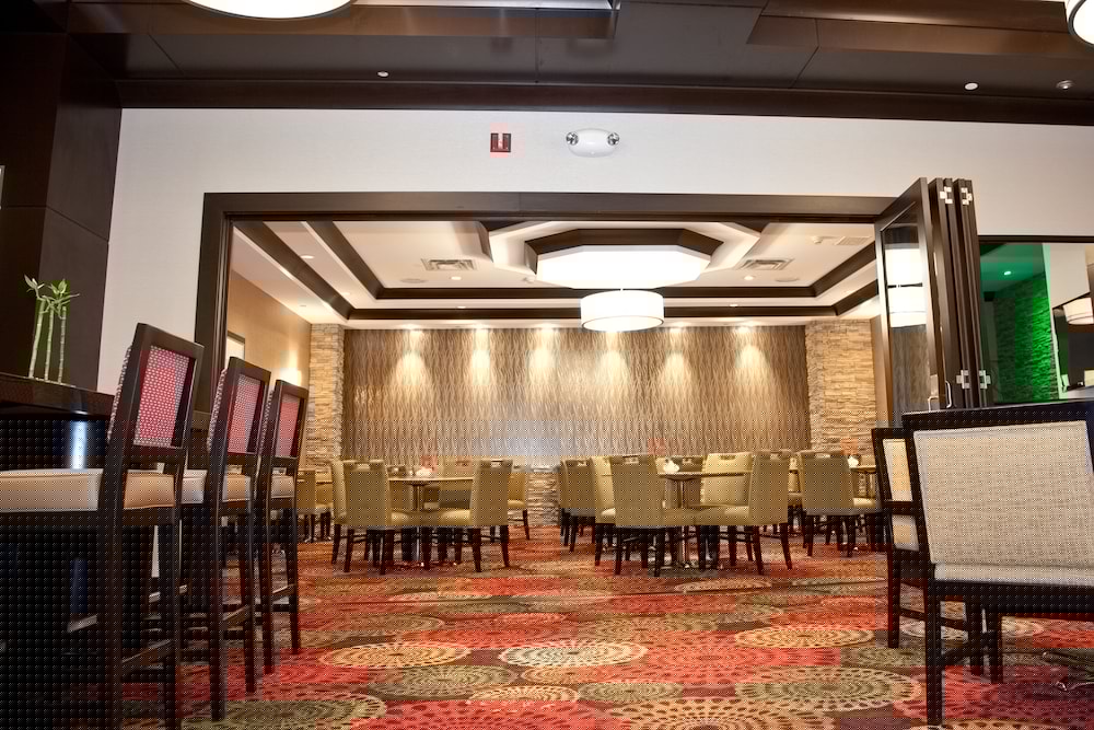 Holiday Inn & Suites Chicago Northwest - Elgin 48/62
