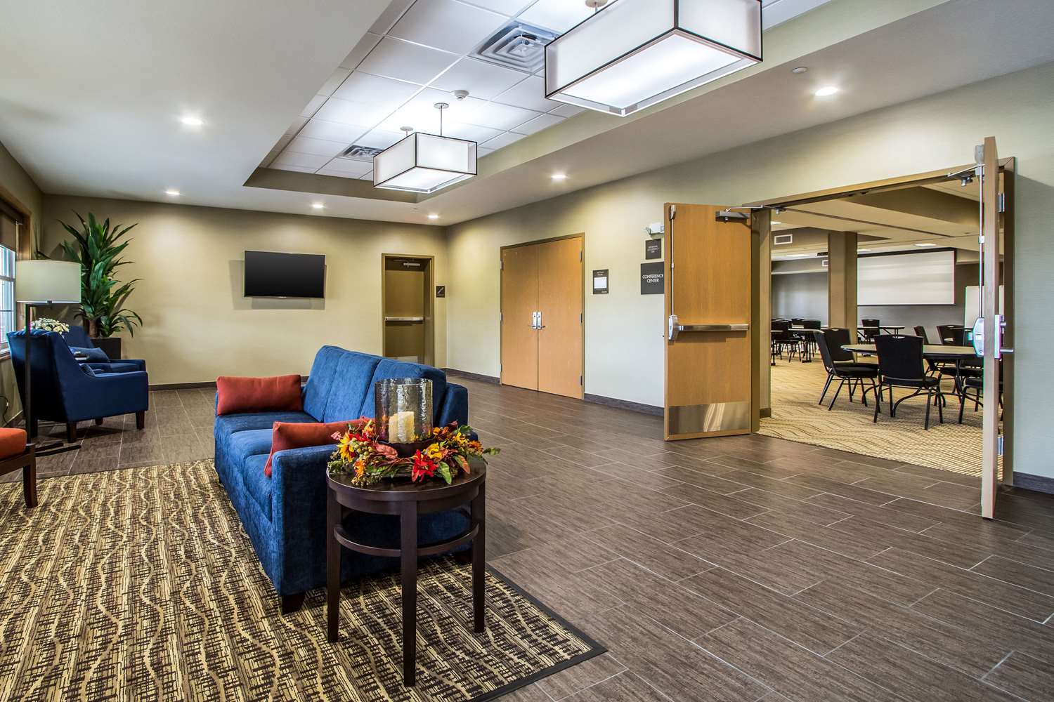 Comfort Suites Hotel and Conference Center, Berlin OH 22/36