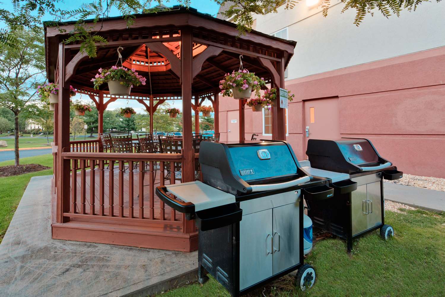 Sonesta Simply Suites Nanuet 19/23