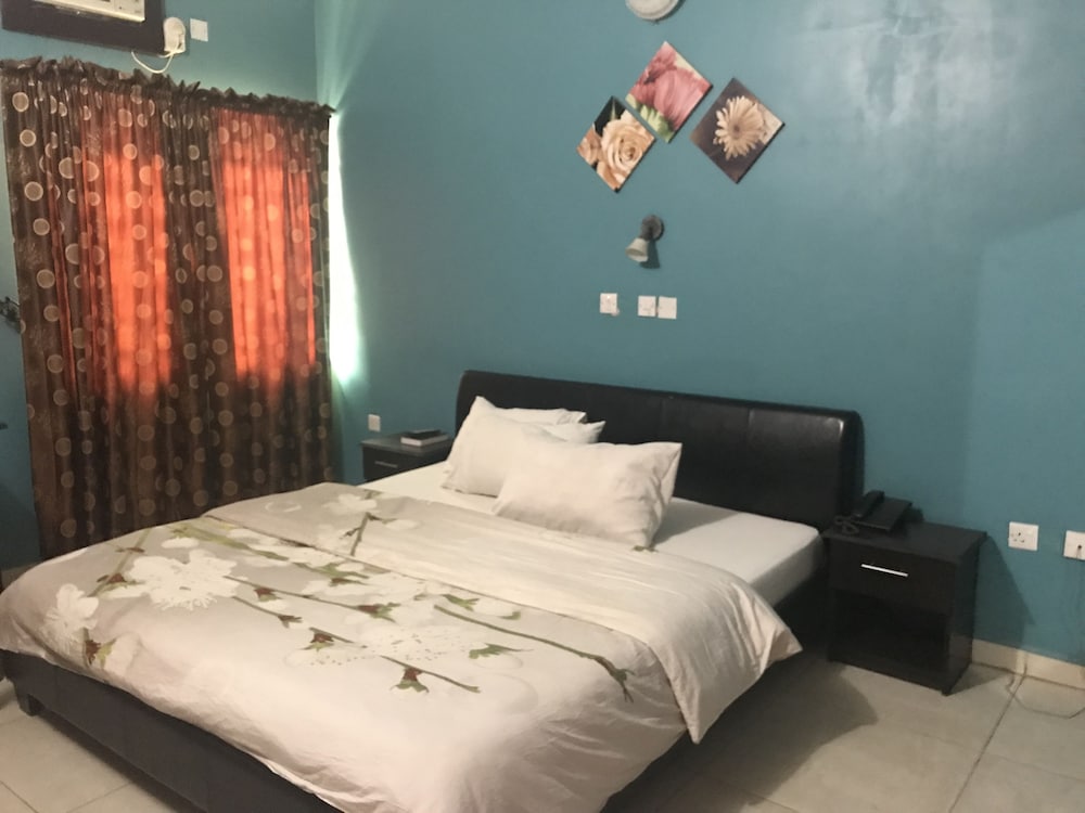 Richmond Hills Suites 5/20