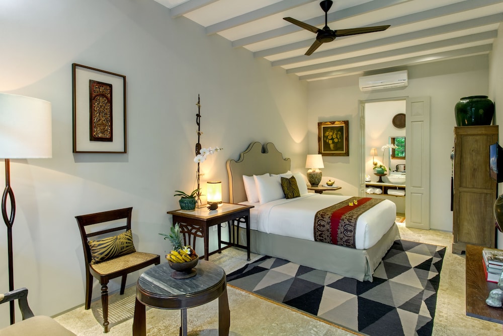 Room & Vespa 3 7/28