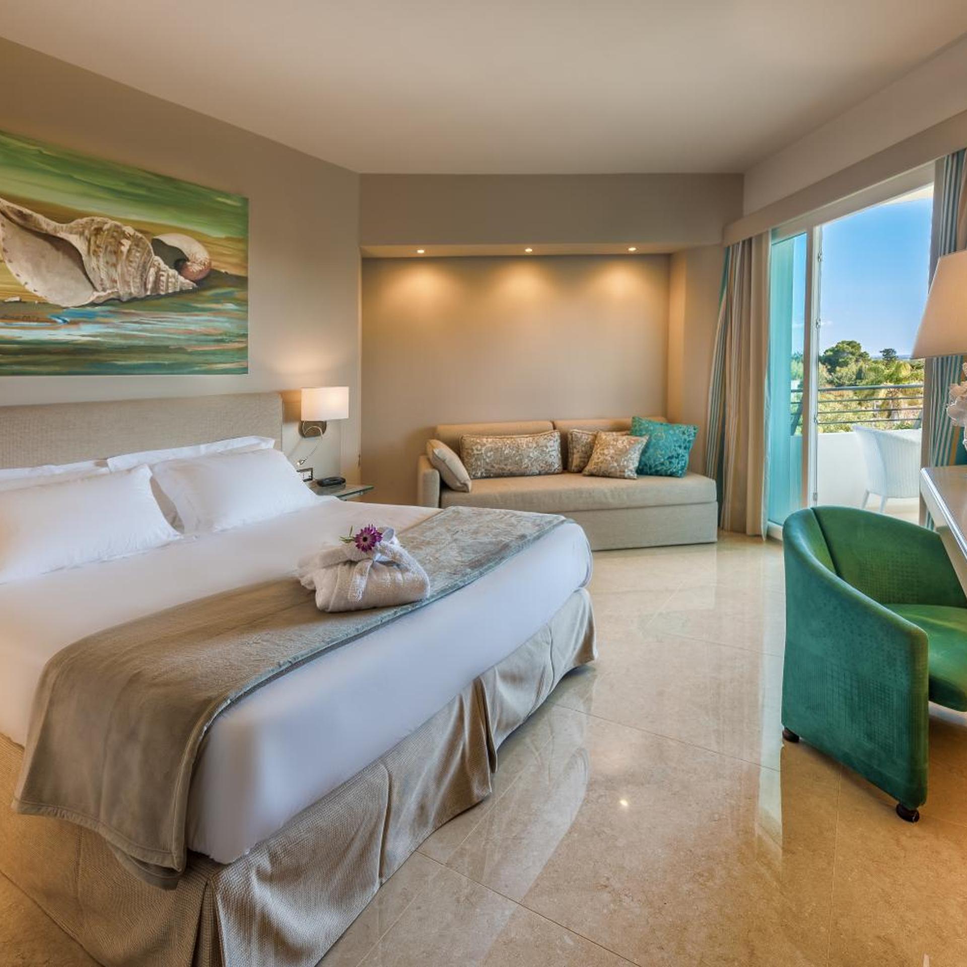 Deluxe, Double or Twin Bed