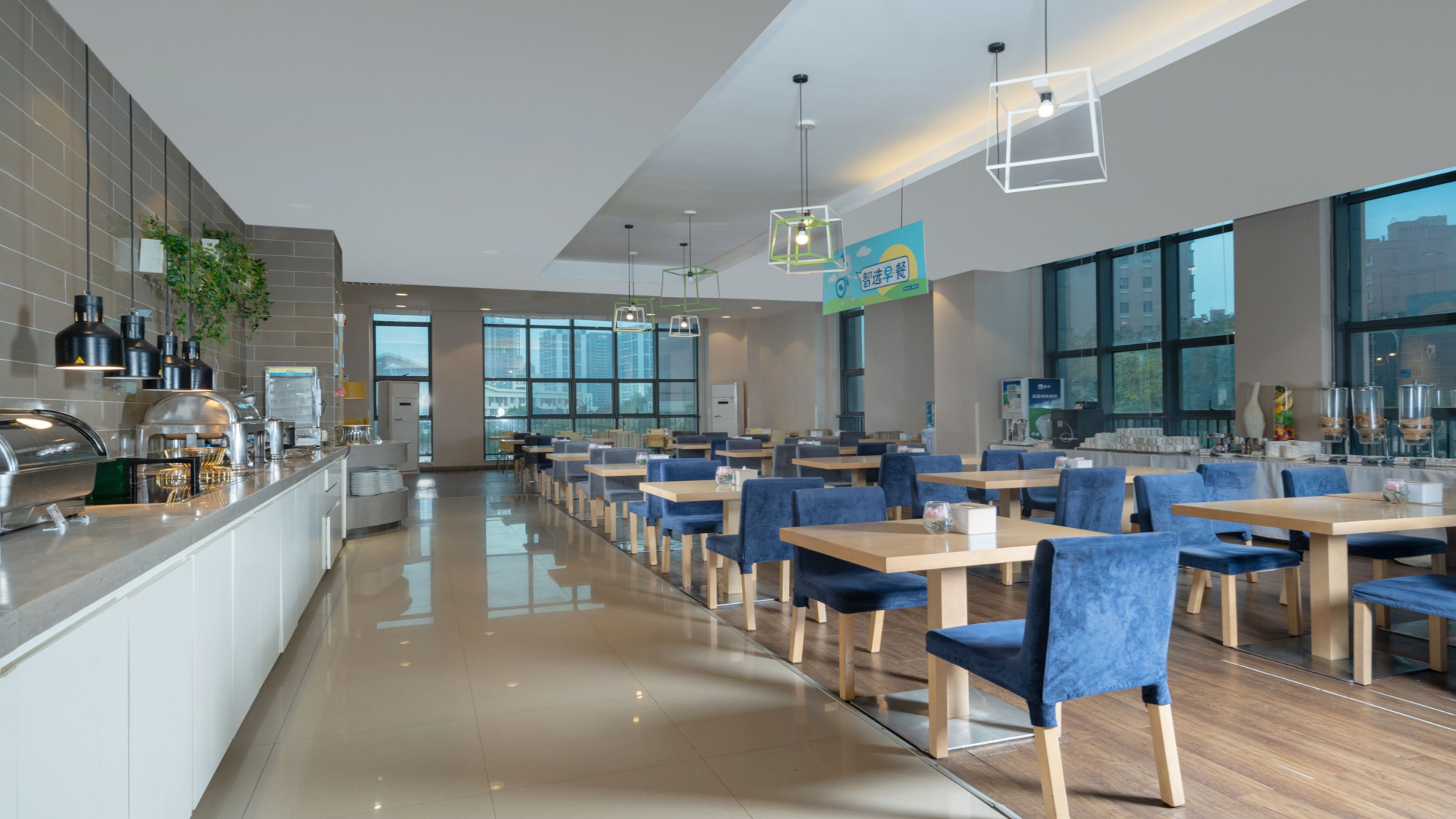 Holiday Inn Express Chongqing University Town 40/55