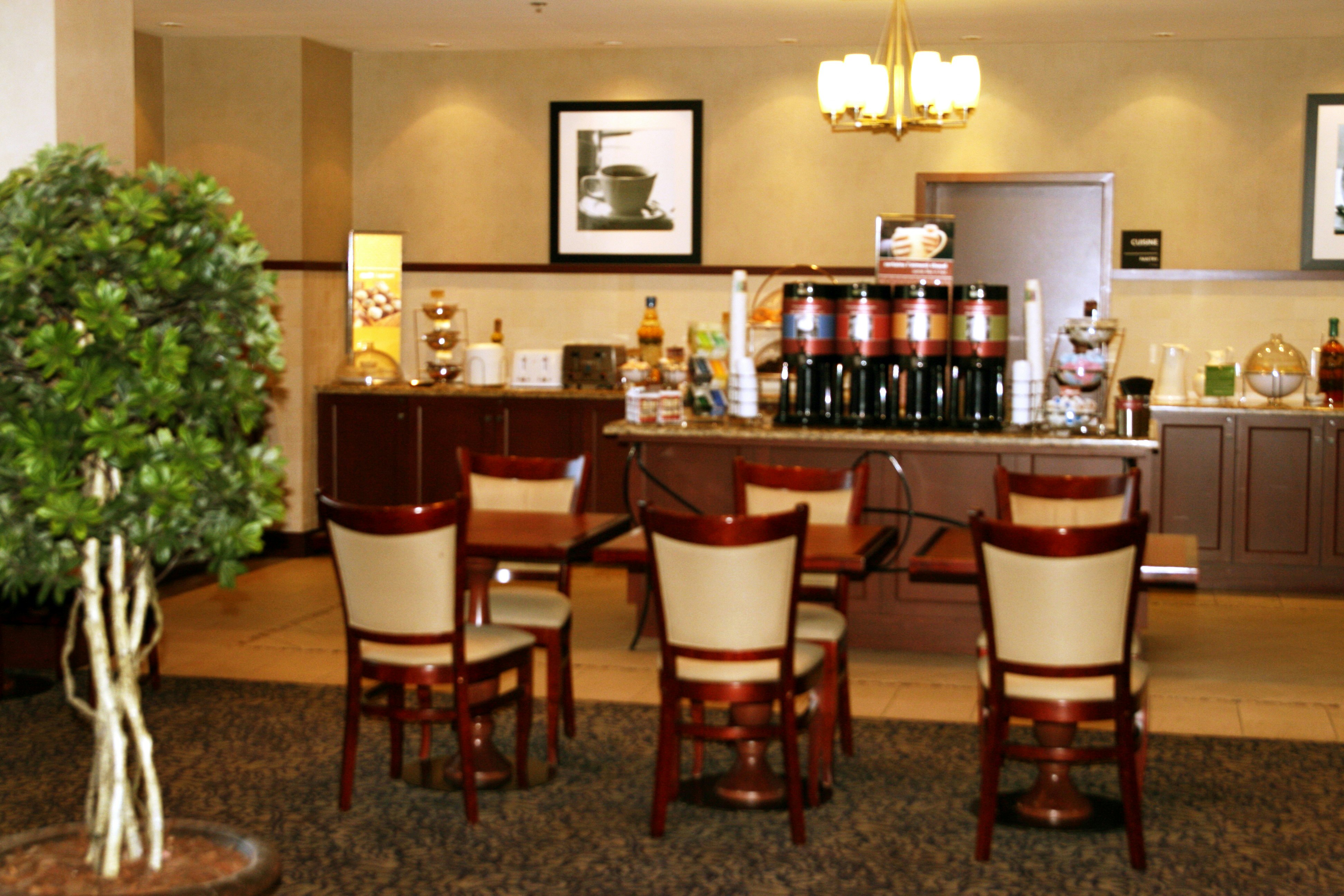 Hampton Inn and Suites by Hilton Laval 56/71