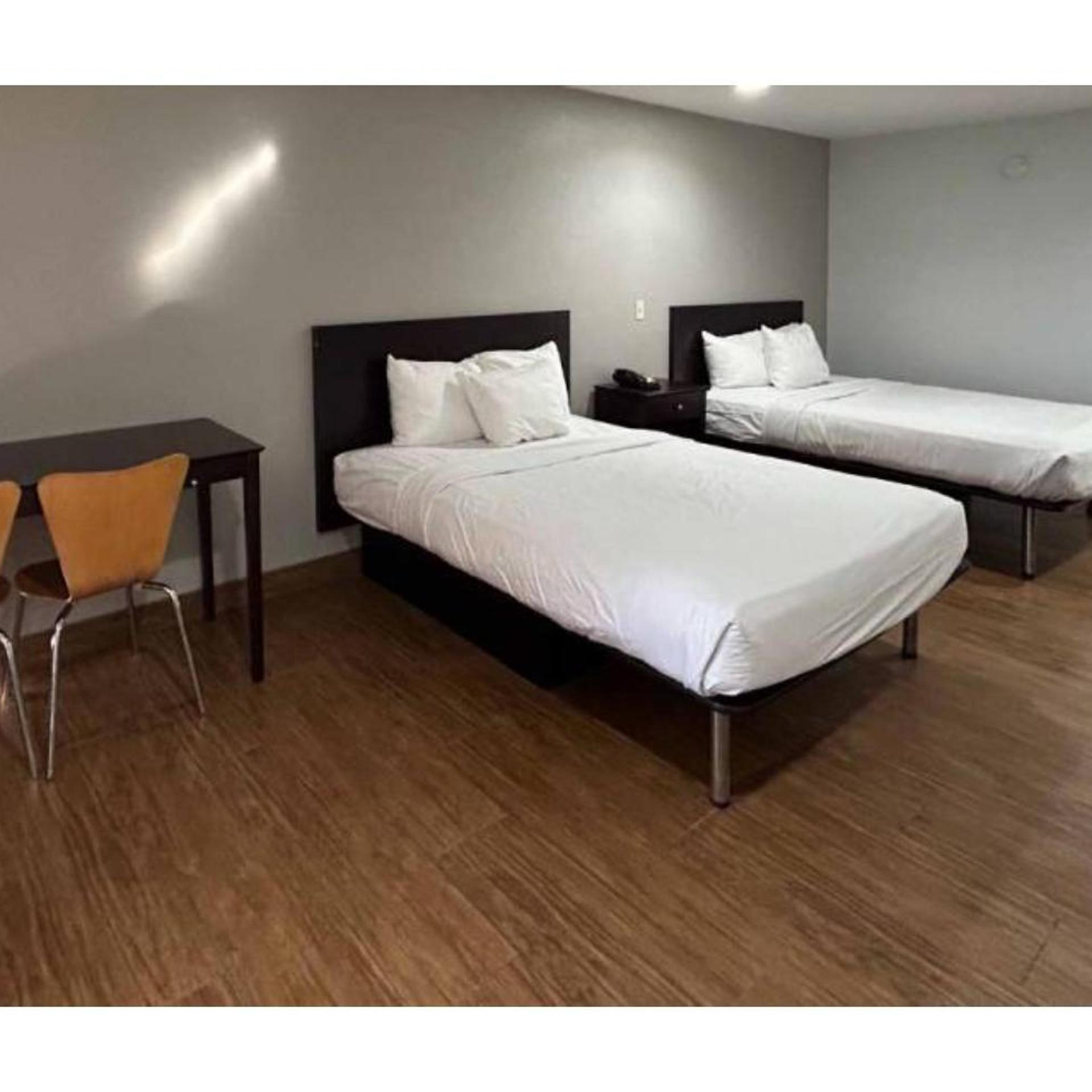 2 Queen Beds - Smoking, Micfridge