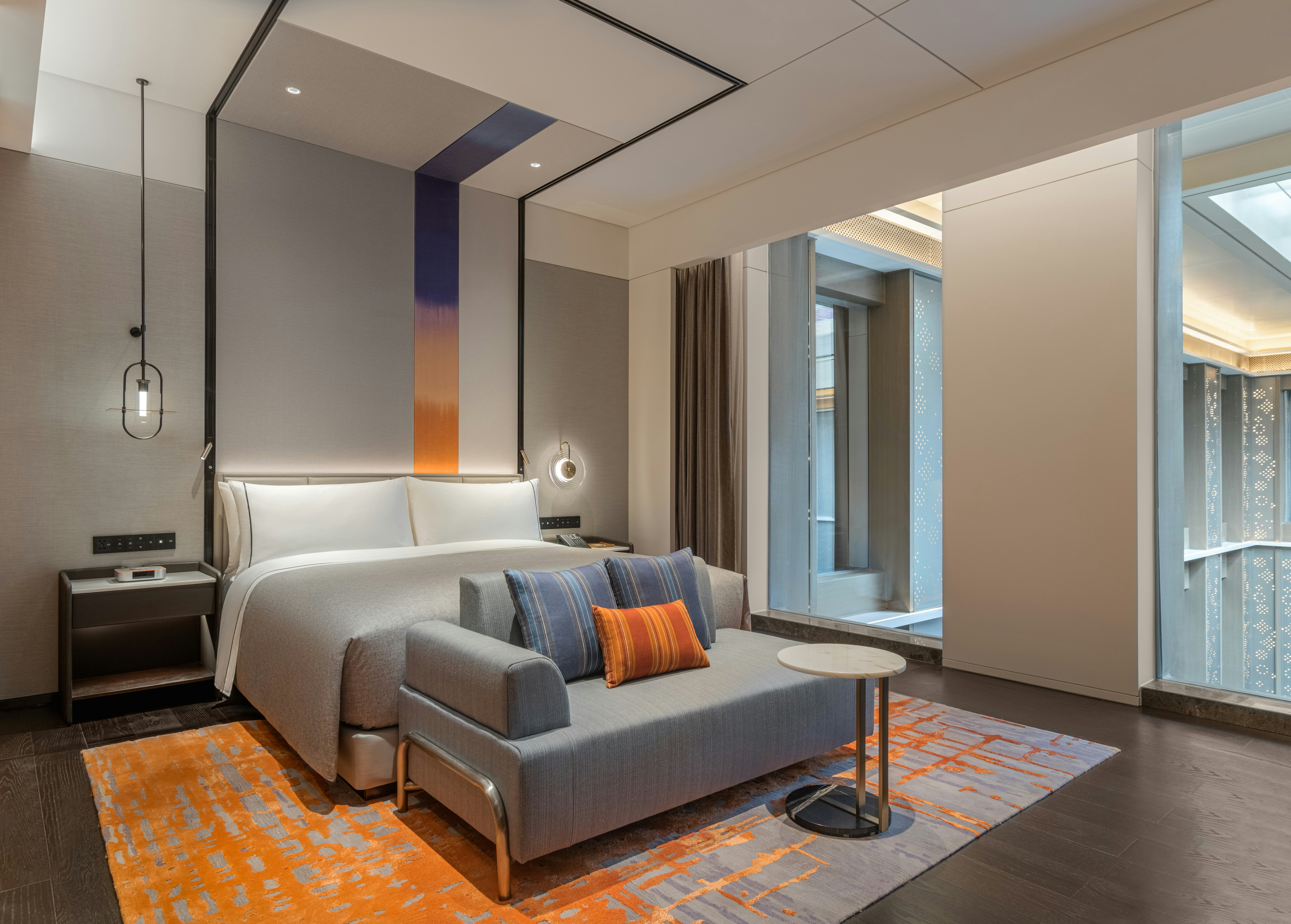 BREEZE, GUEST ROOM, KING BED