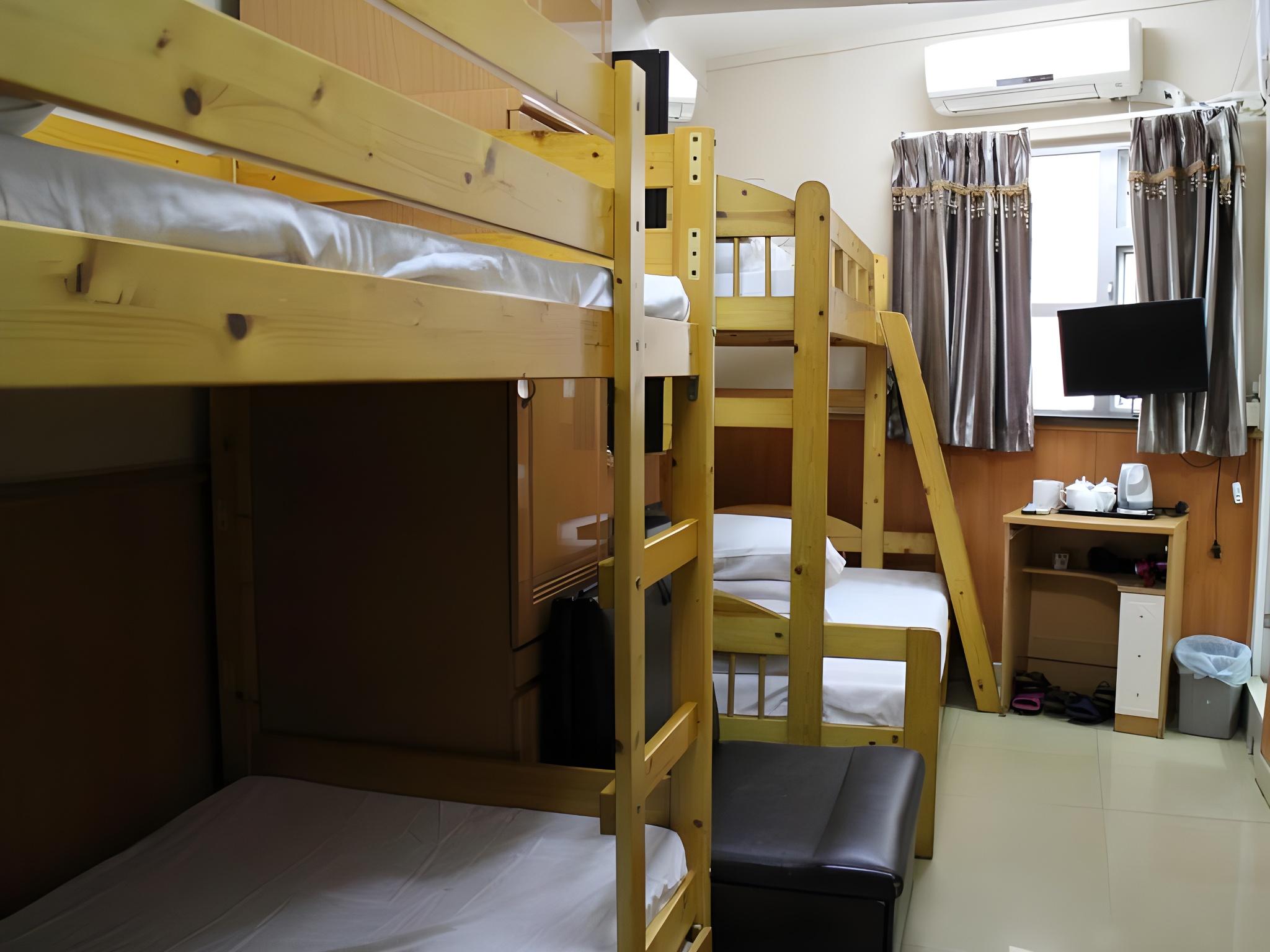 Golden Island Hotel 27/28
