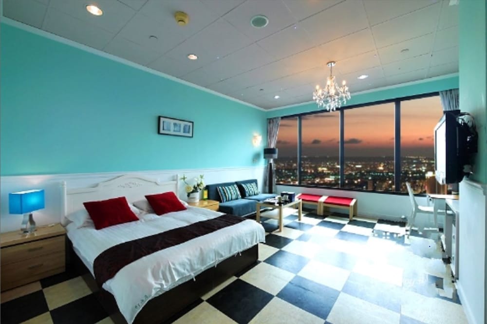 85 Cape Suites 25/74