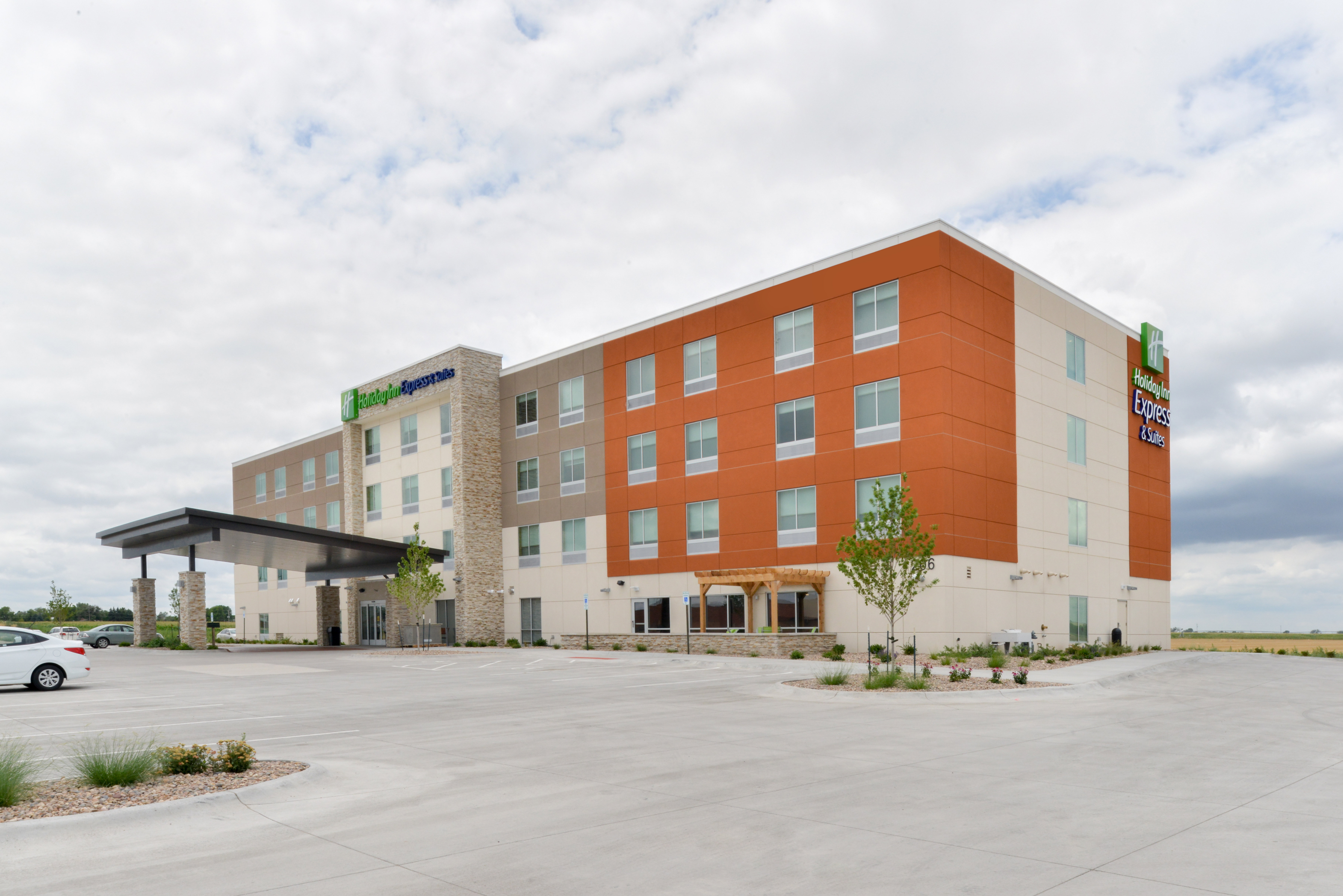 Holiday Inn Express Suites Ogallala 8/75