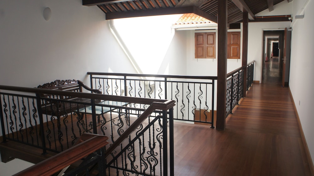 Heeren Straits Hotel 41/75