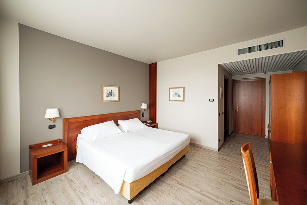Superior, 1 Single and 2 Double Beds