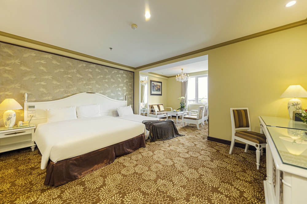 Chalcedony Hotel 24/50