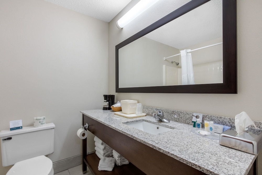 Quality Inn & Suites Mountain Home North 12/34