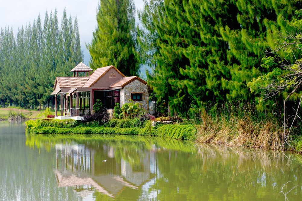 Chateau De Khaoyai Hotel & Resort 17/19