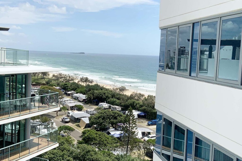 Beachfront Towers 6/80