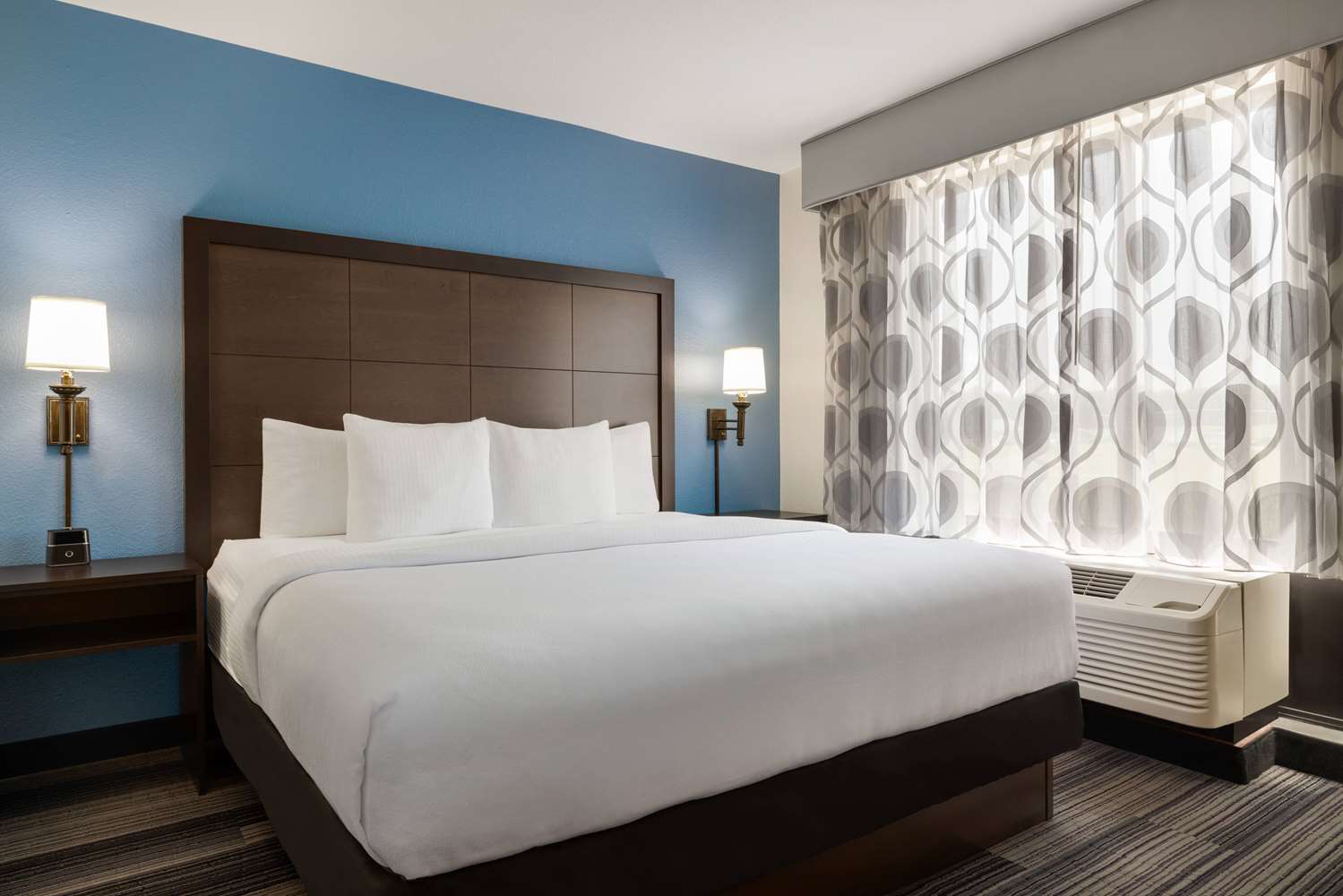 La Quinta Inn Suites Springfield Airport Plaza 22/61