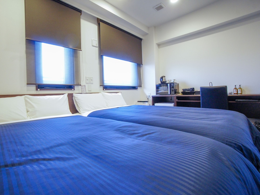 ROOM, TWIN BEDS