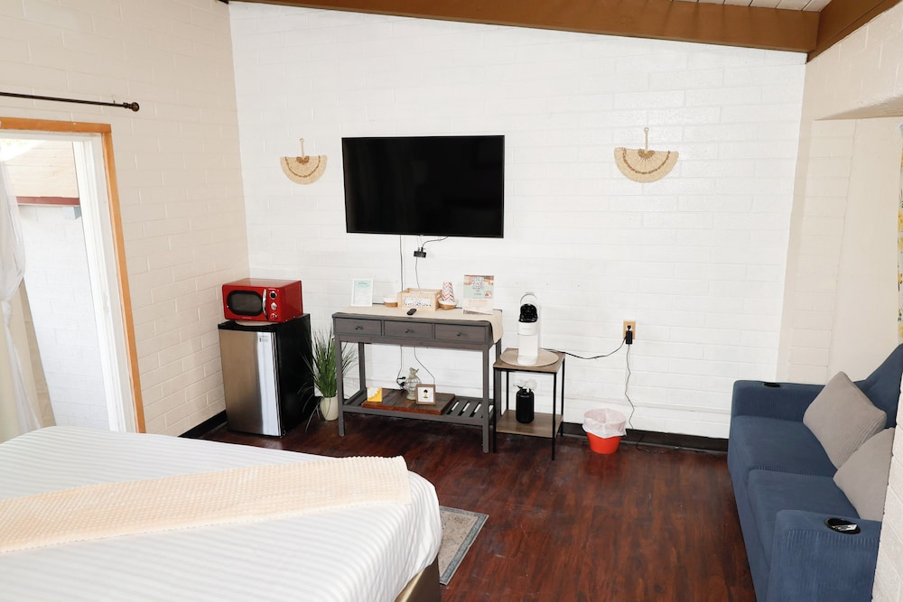Comfort, King Bed, Mountain View, Pet Friendly