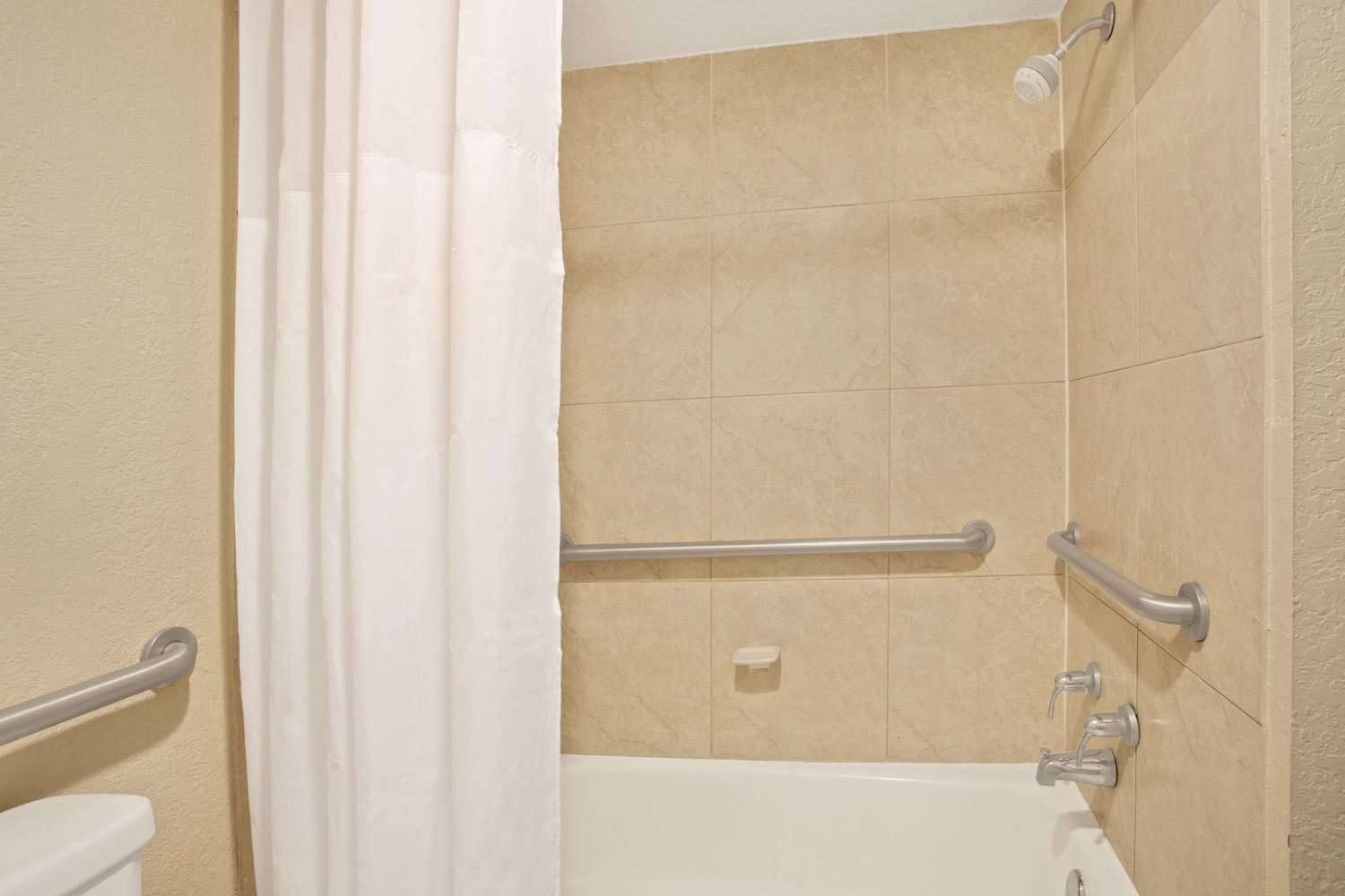 Days Inn By Wyndham Orlando Airport Florida Mall 22/22