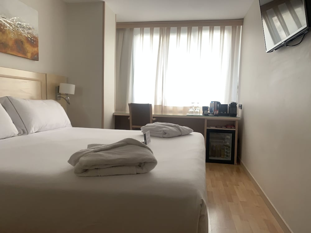 غرفة قياسية بسرير كوين، Luze Castellana Hotel 6/10