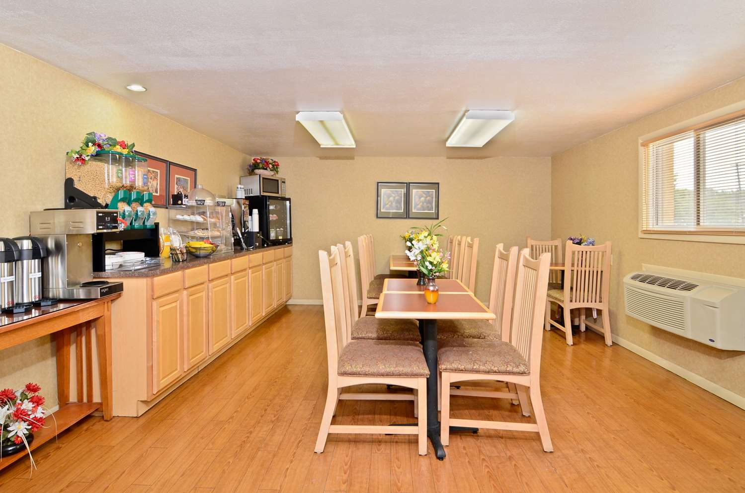 Americas Best Value Inn Iola 4/4