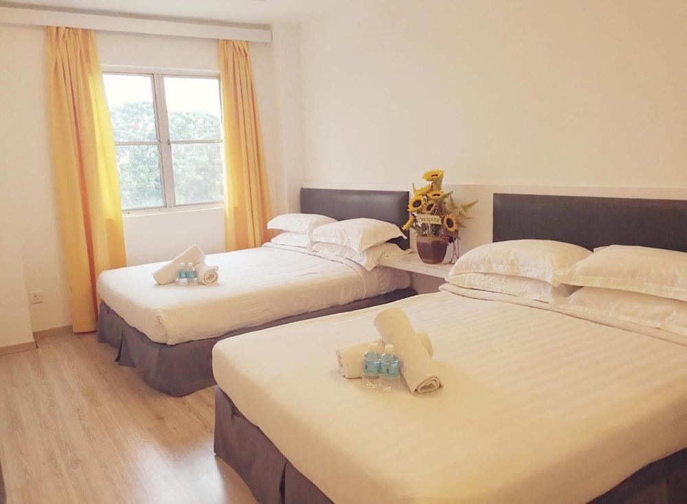 Hotel Zamburger Plaza Mahkota 35/67
