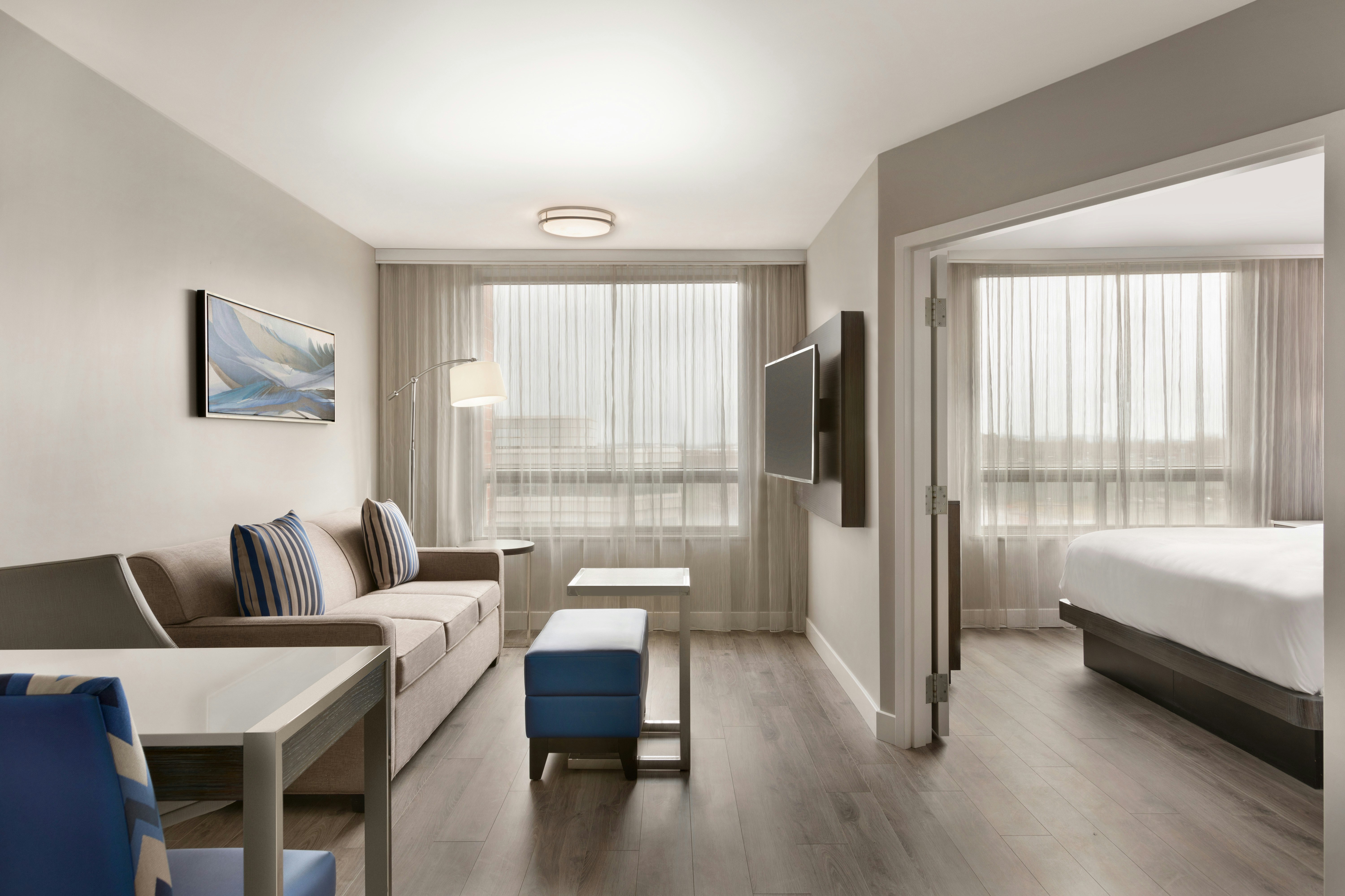 2 ROOMS, SUITE, KING BED, CORNER