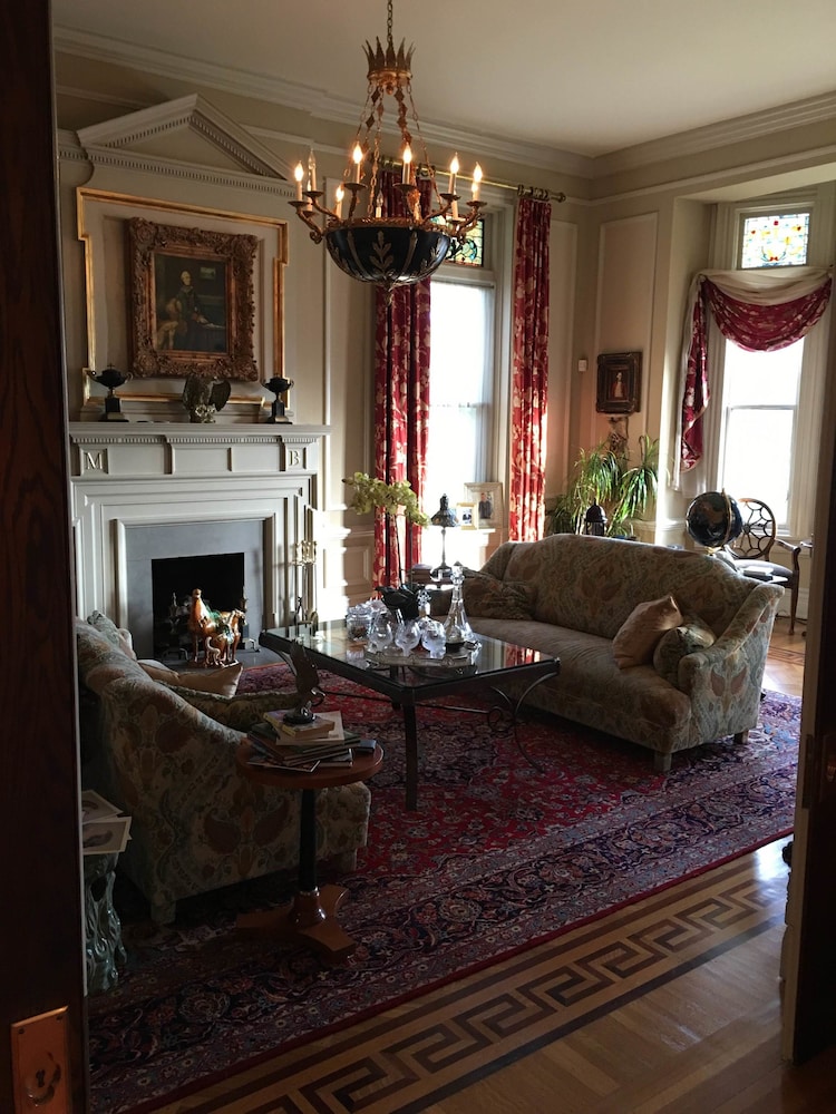Burke Mansion 21/43