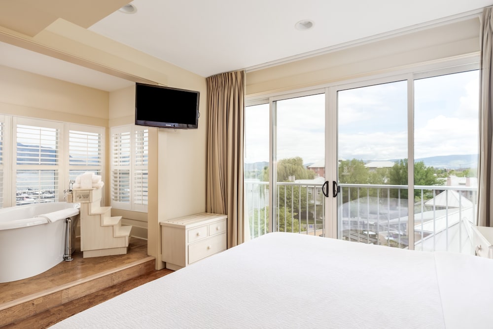 LUXURY, SUITE, KING BED, LAKE VIEW