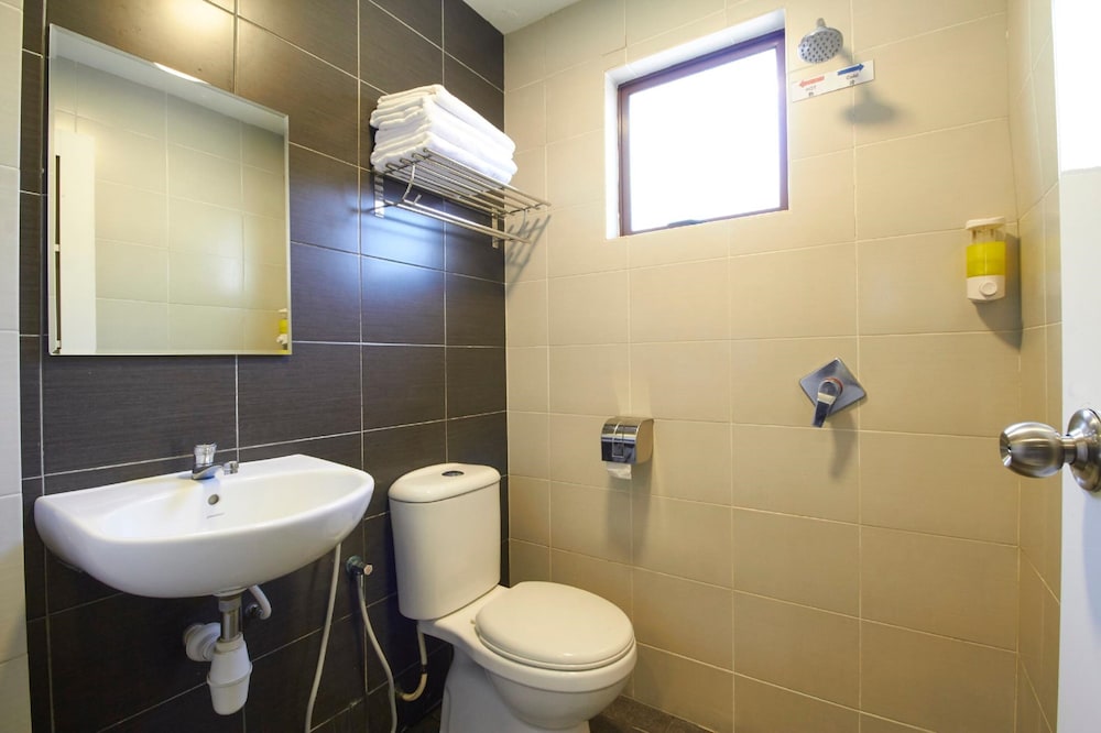 غرفة عائلية ثلاثية بسرير مزدوج وسرير فردي، Hotel Kepong 7/10