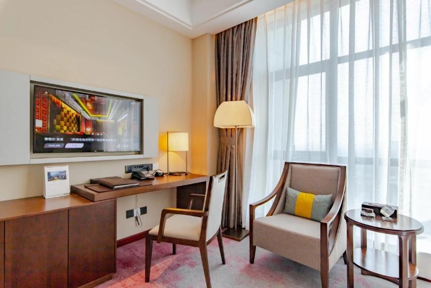 Binhai Jinling International Hotel 52/62