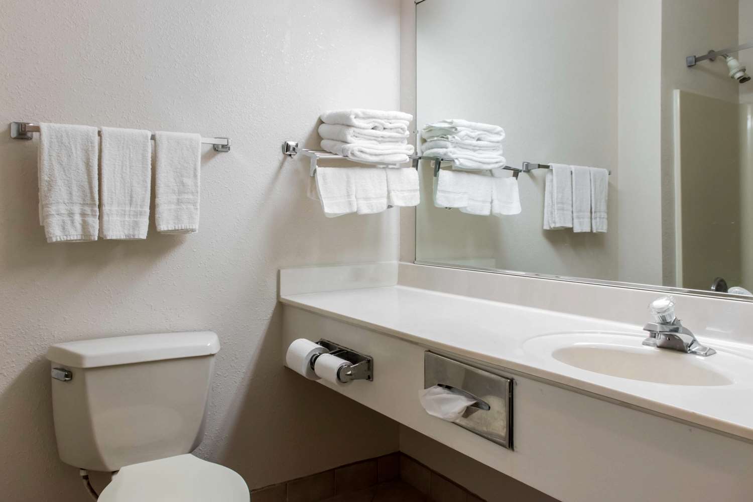 Econo Lodge Carlisle Central 24/24