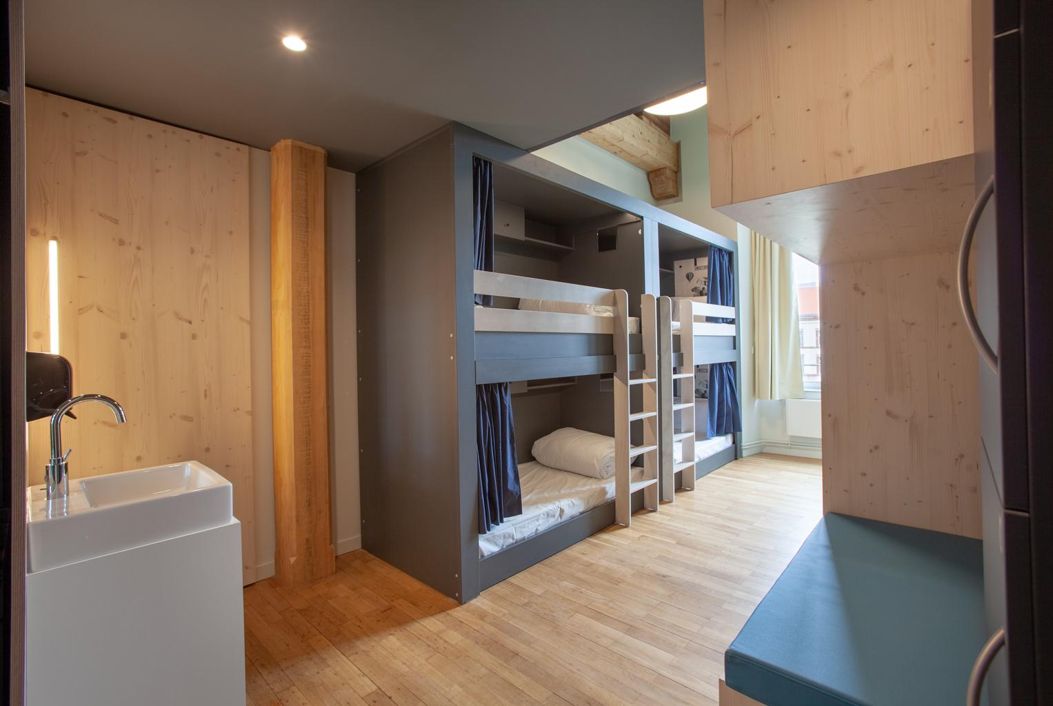 Mixed Dorm, Shared