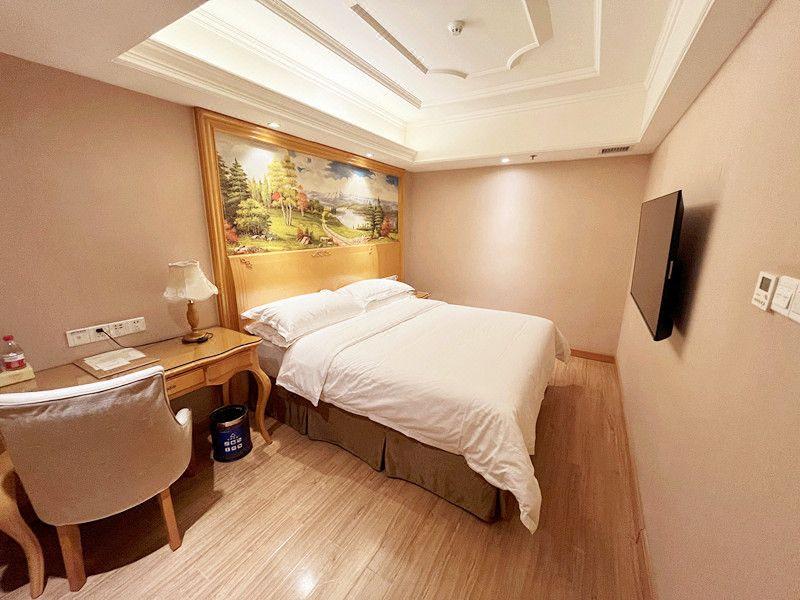 Vienna International Hotel (Xi'an North Railway Station) 12/20