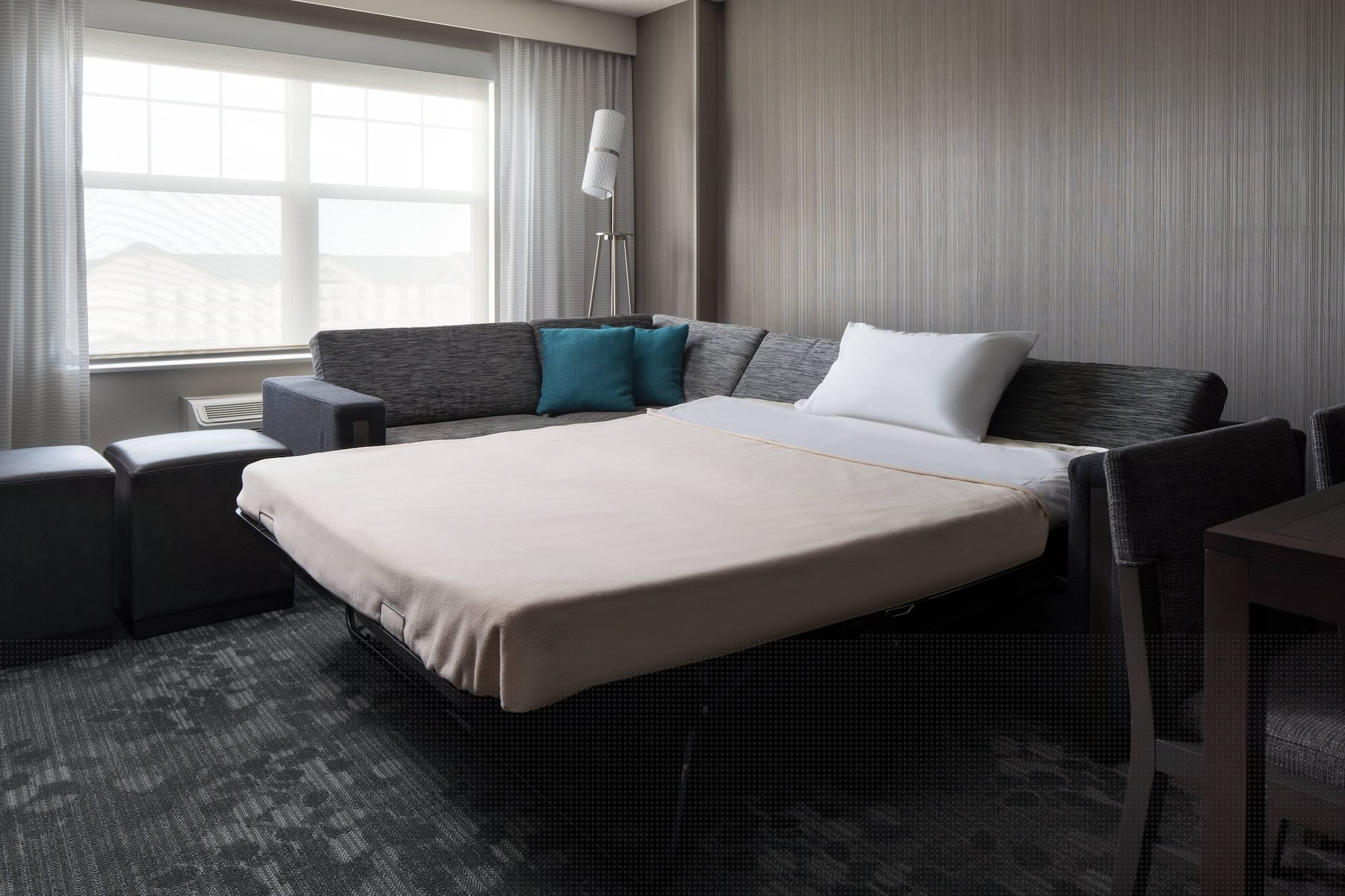 EXECUTIVE, SUITE, KING BED, SOFA