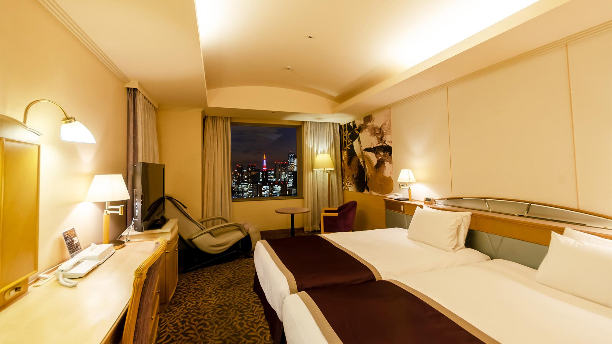 Superior, Twin Beds, Night View