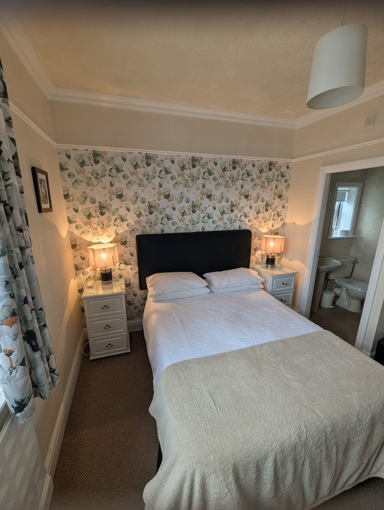 The Hilary Guest House 12/43