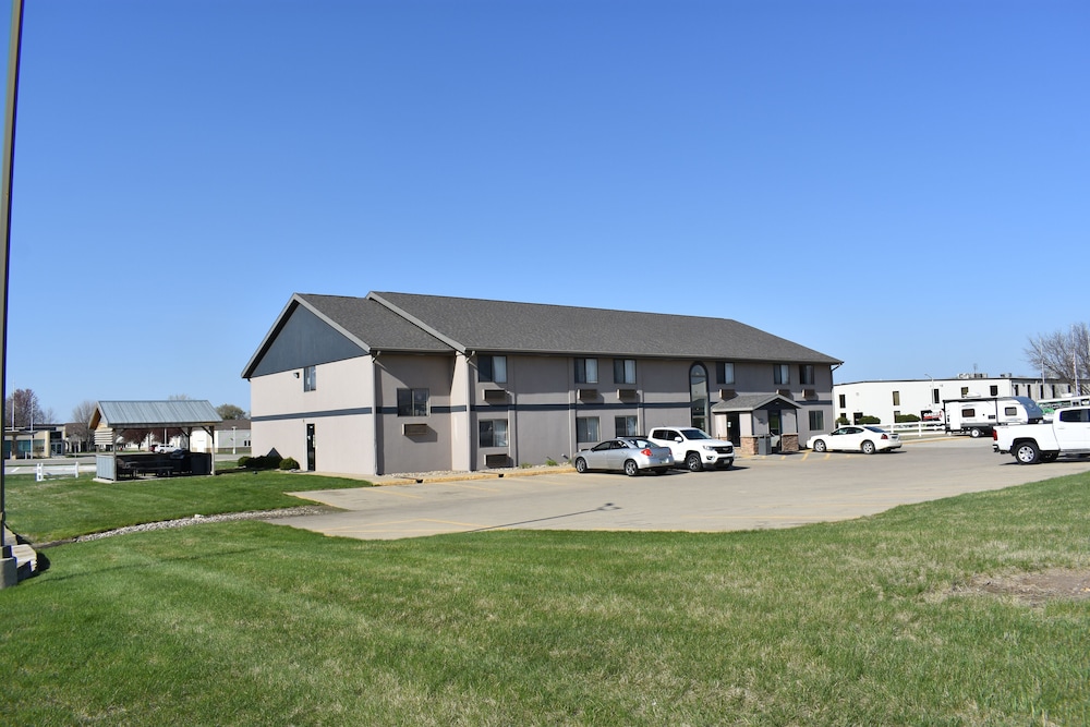 Heartland Hotel And Suites 2/62