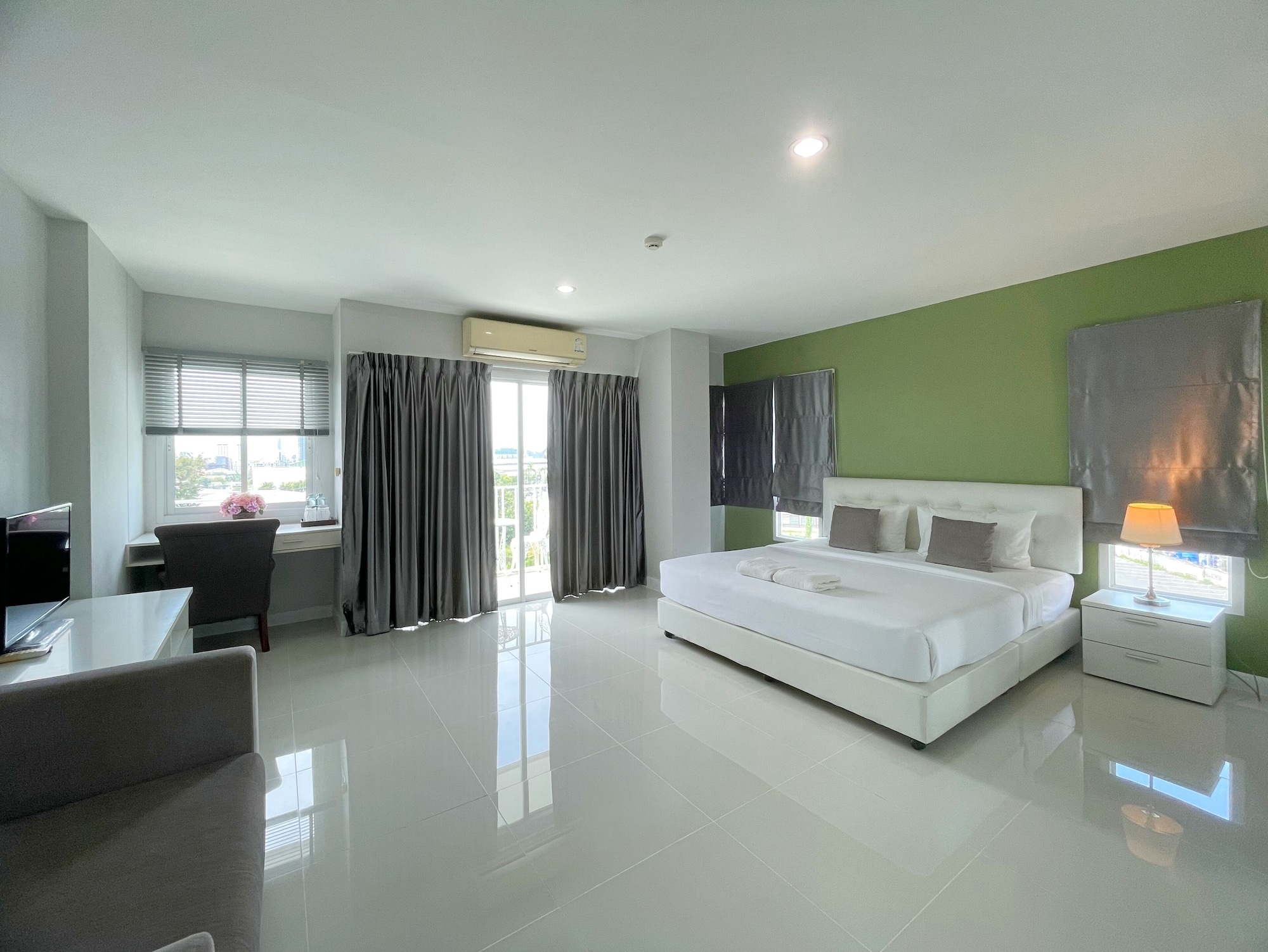 2 BEDROOMS, FAMILY, PARTIAL SEA VIEW