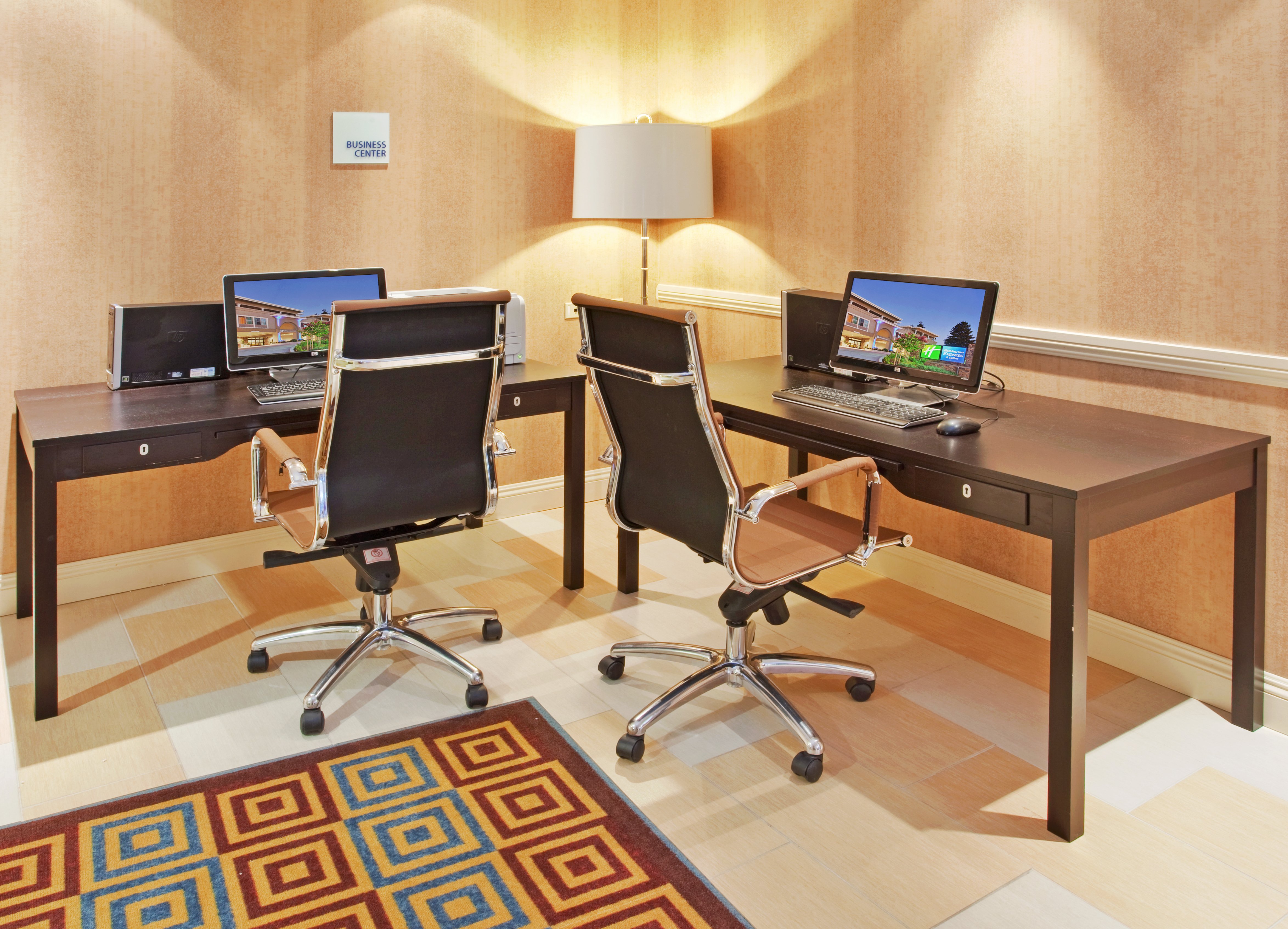 Holiday Inn Express Hotel Suites Santa Cruz 64/72