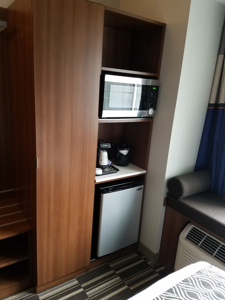 Microtel Inn And Suites By Wyndham Binghamton 24/34