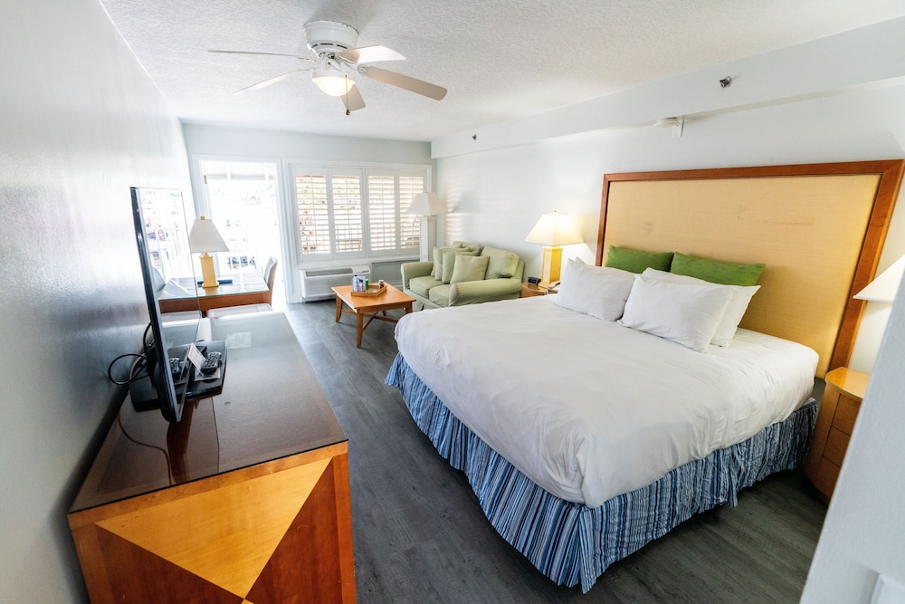 Room, King Bed, Water View, Balcony