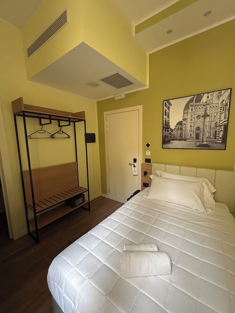 ROOM, SINGLE, PRIVATE BATHROOM